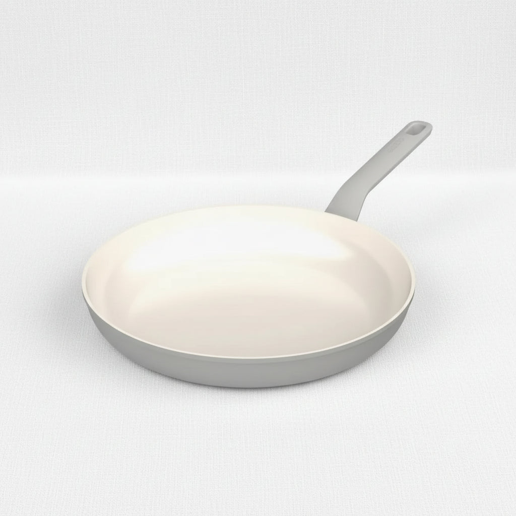 Ergonomic circular skillet